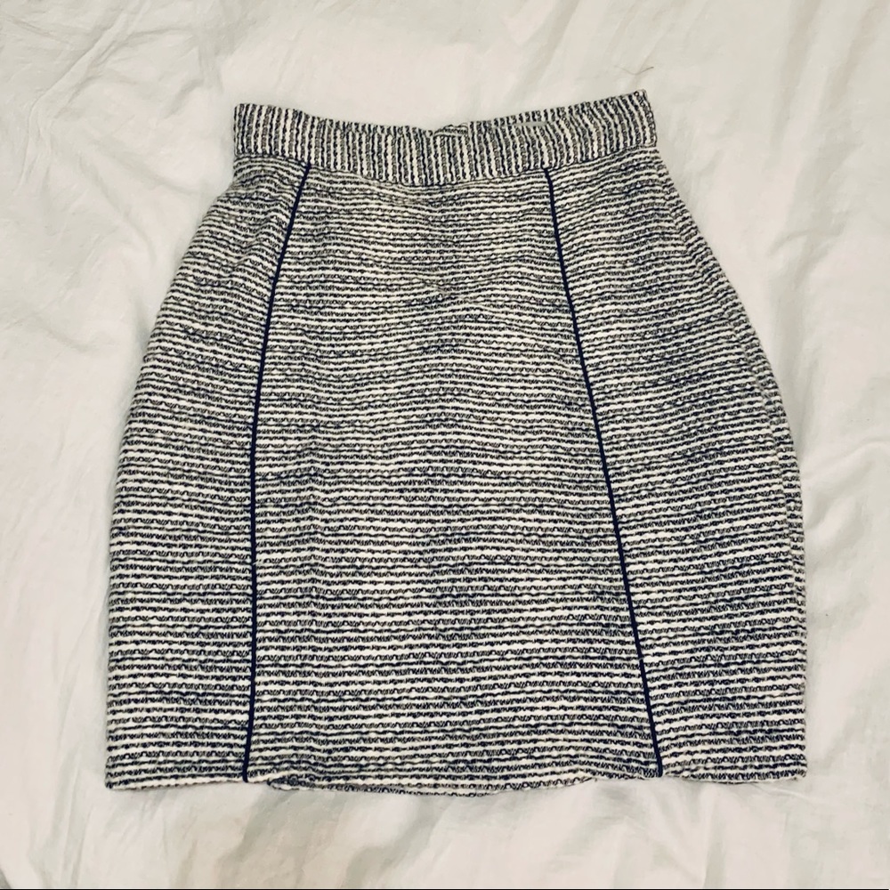 H&M black and white pencil skirt with zip back size 6